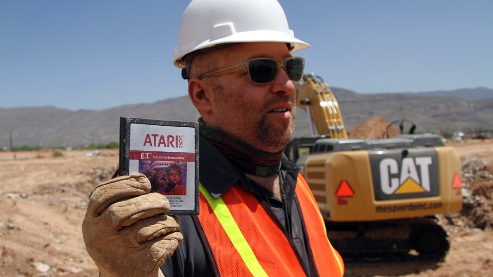 Бывший сотрудник Atari признался в захоронении картриджей с E.T.
- Изображение 1 Бывший сотрудник Atari признался в захоронении картриджей с E.T.
- Изображение 1
