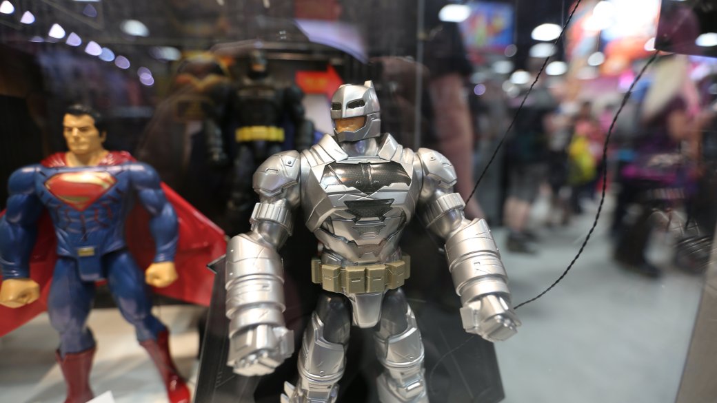 Костюмы, гаджеты и фигурки Бэтмена на Comic-Con 2015 - Изображение 34 Костюмы, гаджеты и фигурки Бэтмена на Comic-Con 2015 - Изображение 34