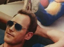 Третий день постеров с меховым Соником. Теперь синий еж сидит в компании Криса Пратта