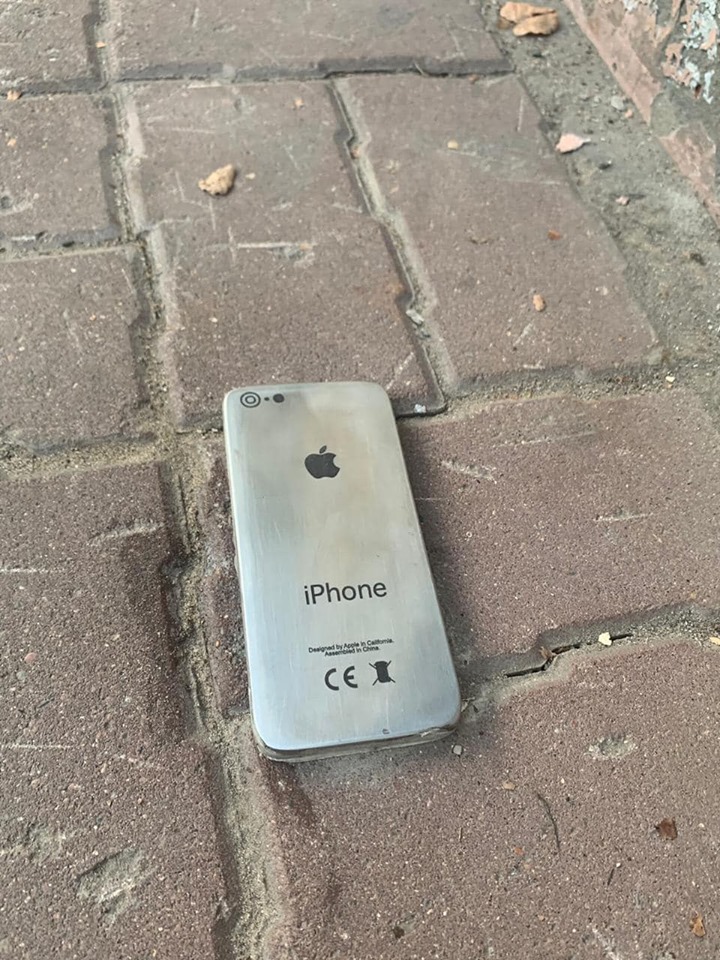 В Ярославле установили памятник потерянному «айфону»