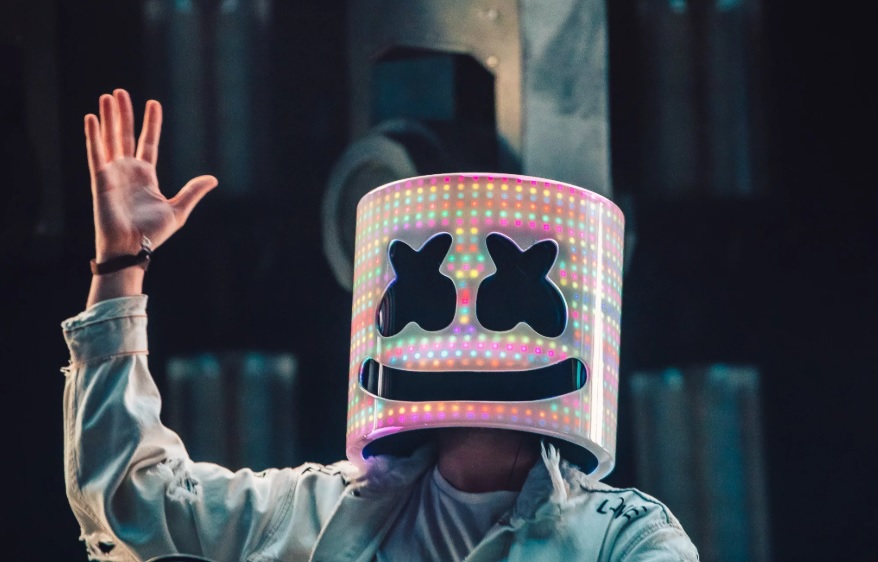 Известный американский диджей Marshmello провел виртуальный концерт в Fortnite   | SE7EN.ws - Изображение 1