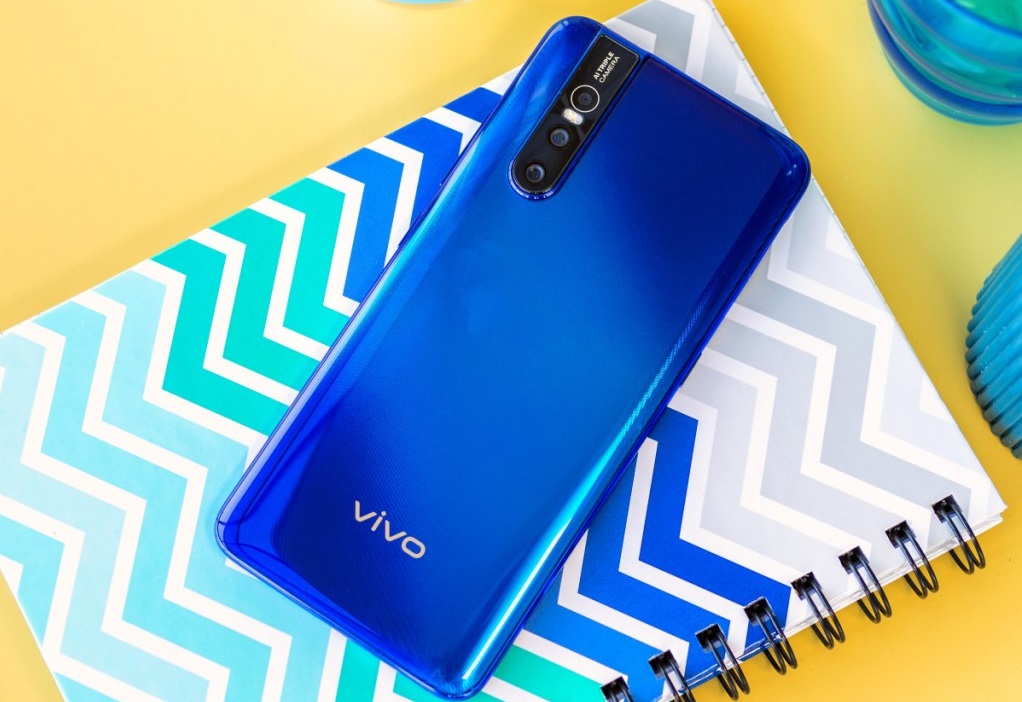 Анонс Vivo V15: 6,5-дюймовая новинка с выдвижной фронтальной камерой и ценой 5